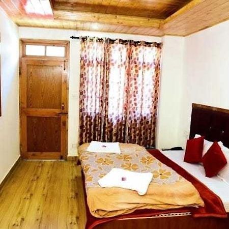 Himalayan Palace Hotel Manāli Buitenkant foto
